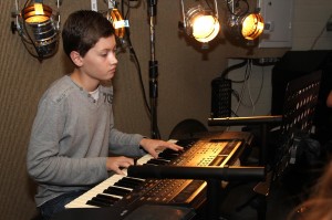 Luis Barzyk sorgt bei "FunKtastic" an den Keyboards für den guten Ton. (Foto: Björn Othlinghaus)